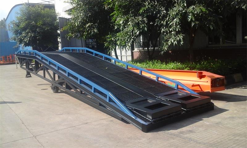 Mobile-Loading-Ramp-Dock-Ramp-for-Loading-Unloading-Abtin Door - درب فست - درب پر سرعت PVC - سکوی بارگیری - داک لولر - مینی داک لولر - درب سکشنال - کرکره
