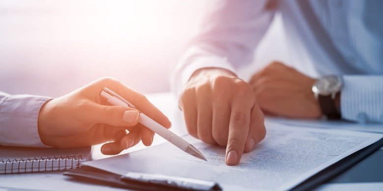 business-people-negotiating-a-contract-picture-id840610244-1