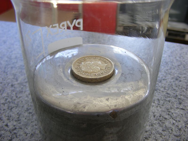800px-Pound-coin-floating-in-mercury