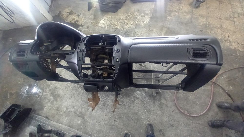 Mazda-323-dashboard-painting-1