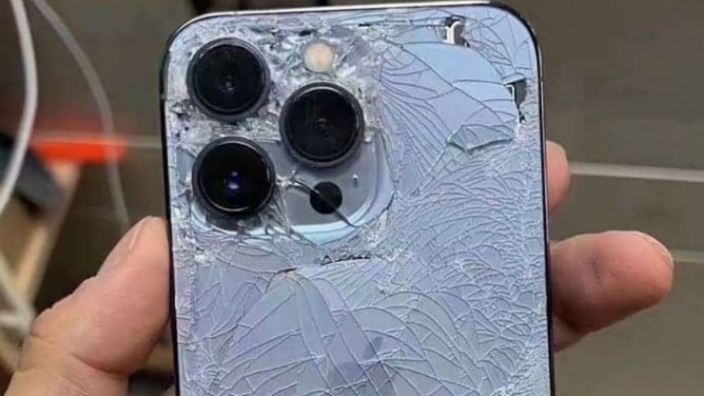 broken-iphone-13-pro-2