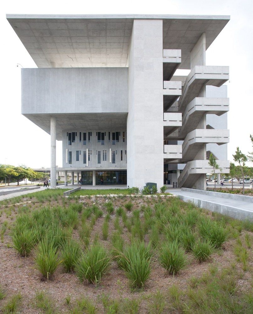 MDC_Student_Center_(4)_Photo_by_Robin_Hill_(c)_HI_RES