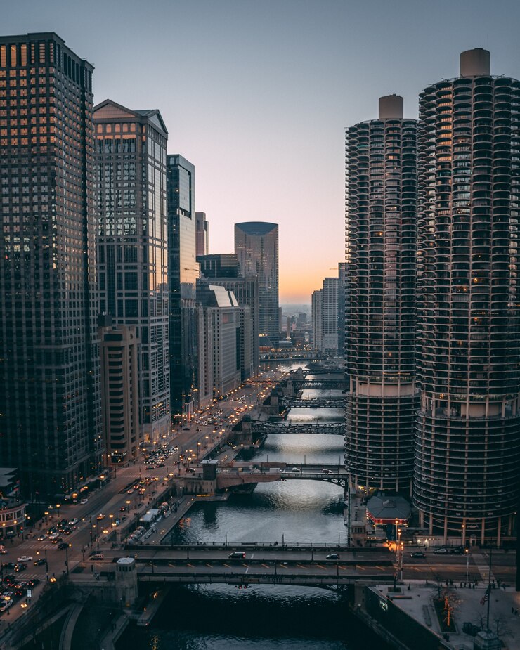 view-down-chicago-river-from-sunset_181624-45155