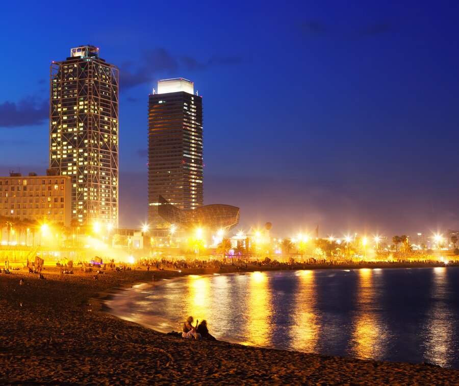 view-somorrostro-beach-barcelona_1398-4869