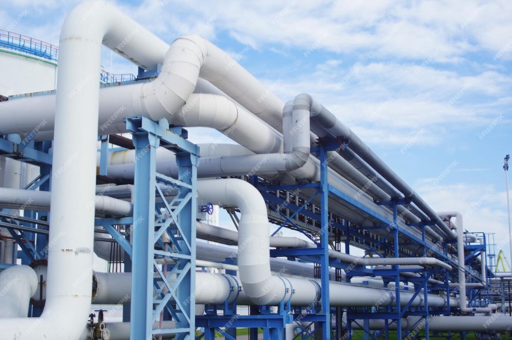 closeup-industrial-pipelines-around-factor-sunny-day_181624-58546