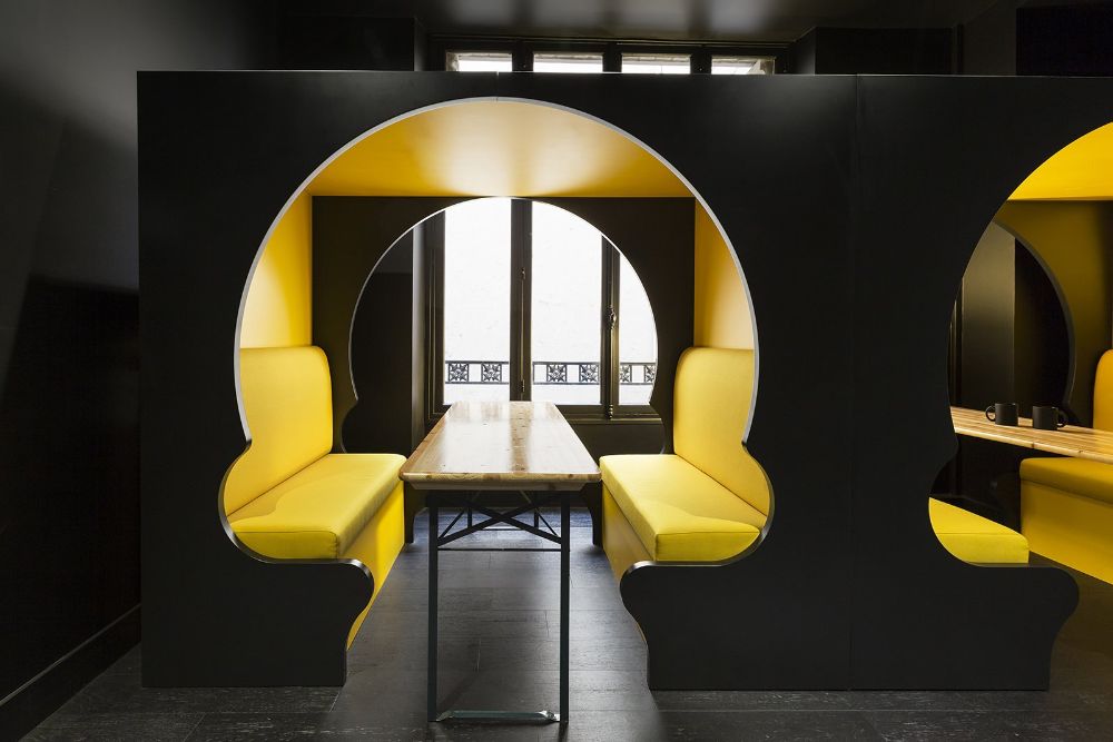 1686672633_en-idei-club-p-building-yellow-black-dizain-pinterest-4