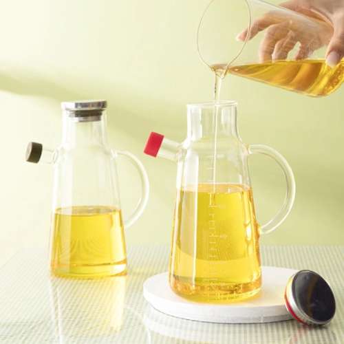 Pyrex fine oil container (1)