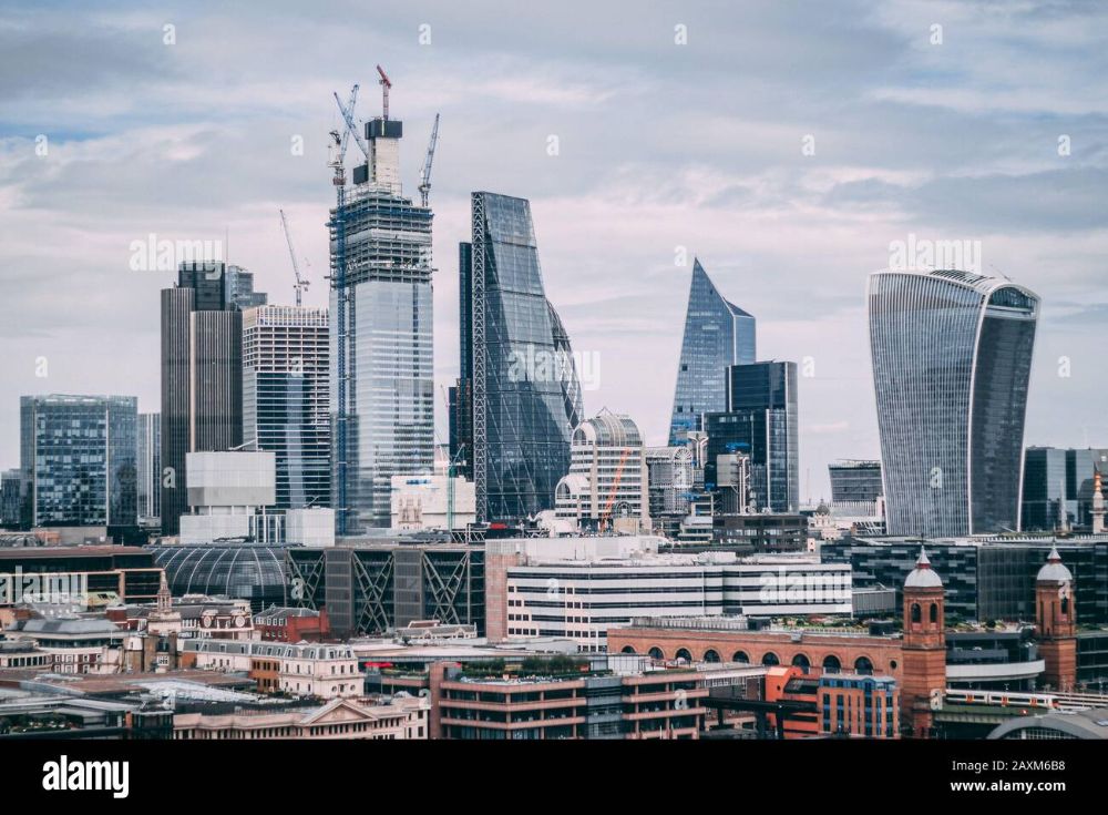 london-skyline-under-construction-2AXM6B8