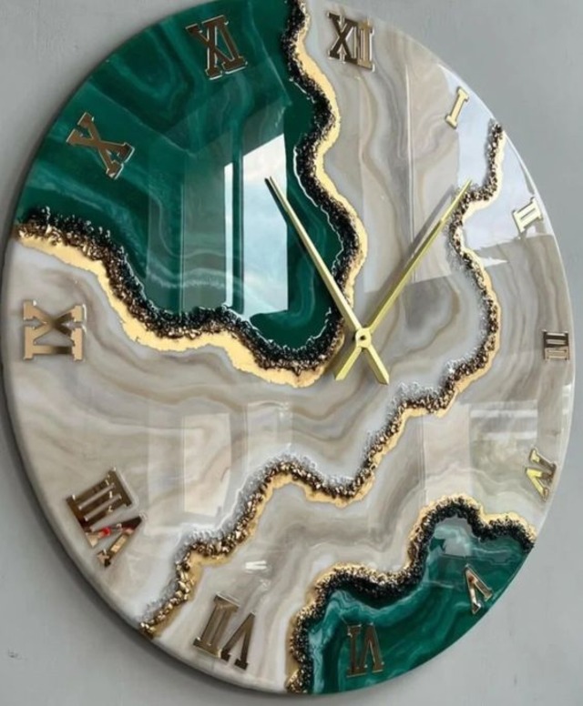 resin-wall-clock-model-11