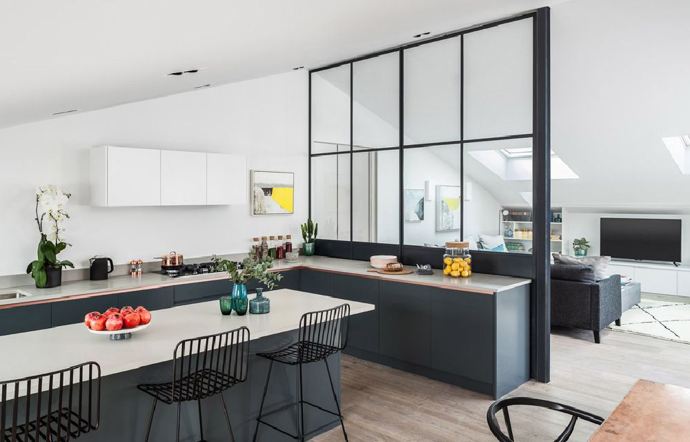 separare_visivamente_la_cucina_dal_living_01