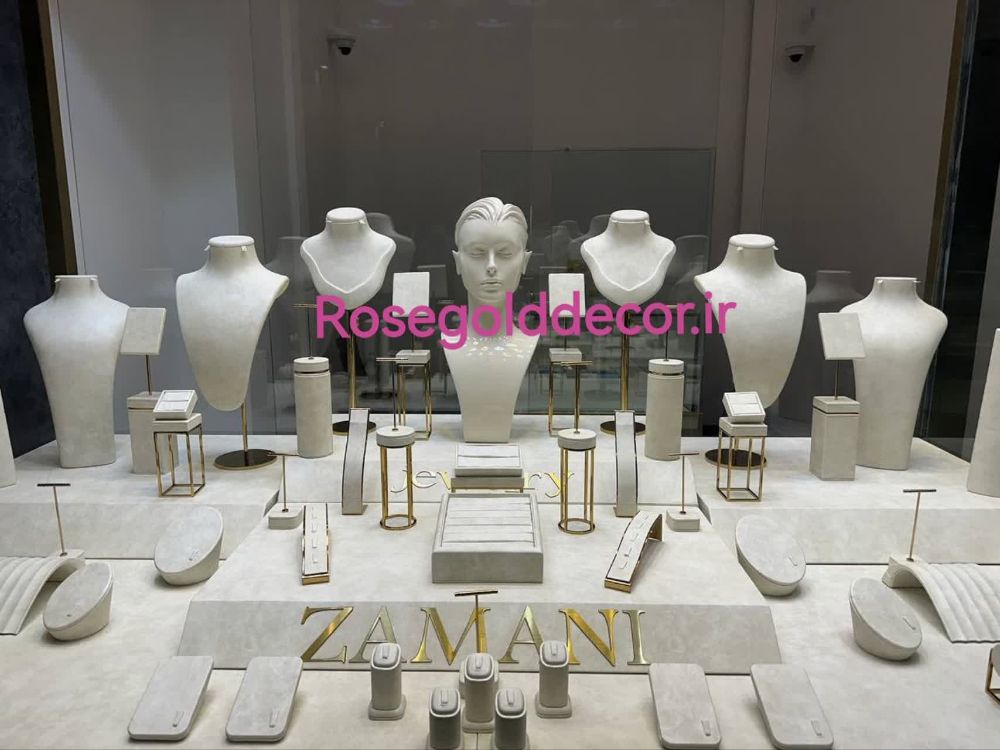 gold shop windoww (19)
