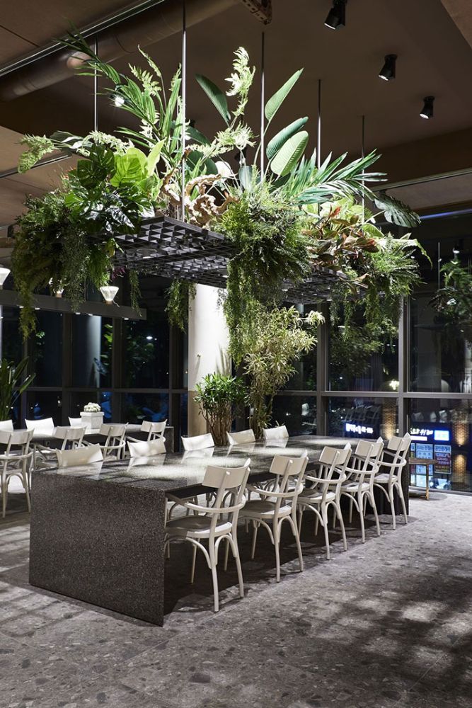 flower-box-in-cafe-and-restaurant-06