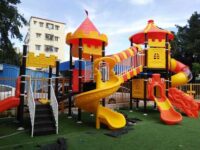 فروش انواع تاب و سرسره پارکی و مبلمان شهری