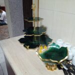 ظروف پذیرایی رزینی و ساعت دیواری