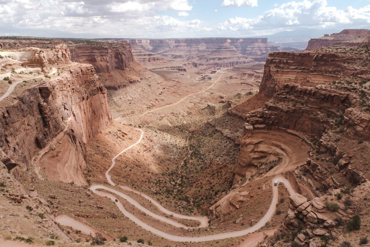 mesmerizing-shot-canyonlands-national-park-mesa-arch-utah-usa_181624-47908