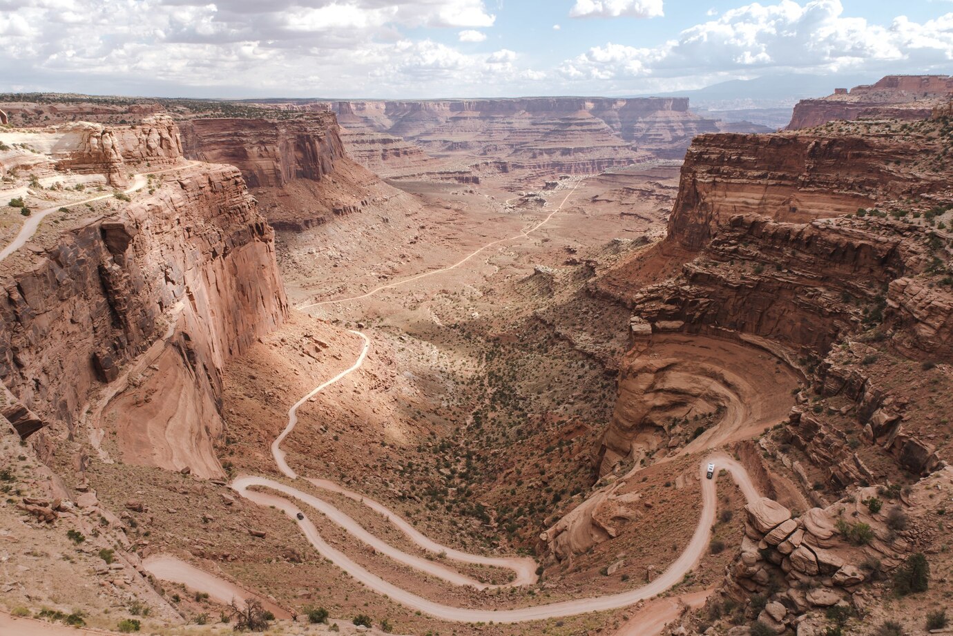 mesmerizing-shot-canyonlands-national-park-mesa-arch-utah-usa_181624-47908