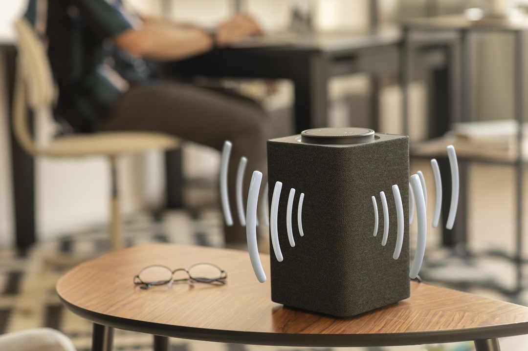 speakers-with-extremely-high-volume-table_23-2149625158-1